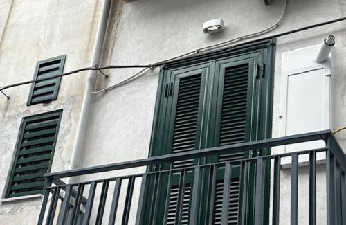 Pozzuoli House | Lindas Room