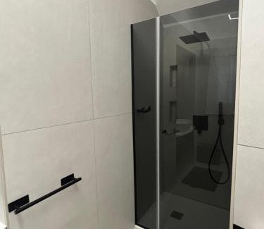 Pozzuoli House | Lindas Room