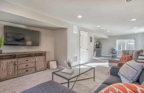 Woodmoor House | Lindenmere Retreat Private Basement w Fire Pit
