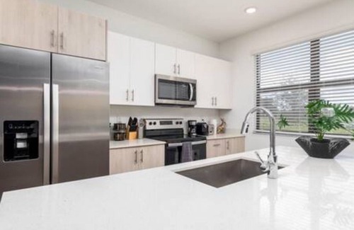 Survey Creek House | Lion Lionel Prestige Luxury Townhome 2 Masters