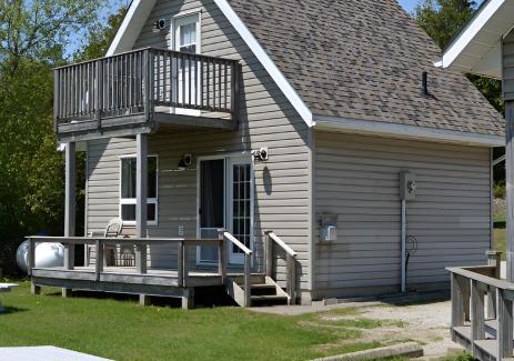 Lion's Head Hotel | Lions Head Beach Motel & Cottages - WATERFRONT