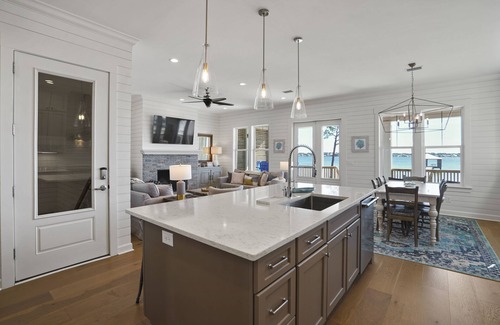 Josephine House | Liquid Life | Beach House | Private Beach | Boat