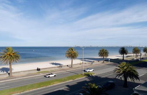 Middle Park Apartment | Lisieux By Ready Set Stay