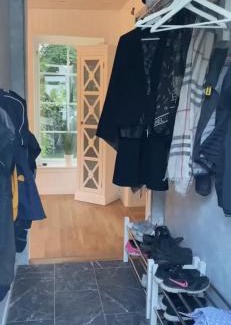Saro House | Litet charmigt hus på hästgård