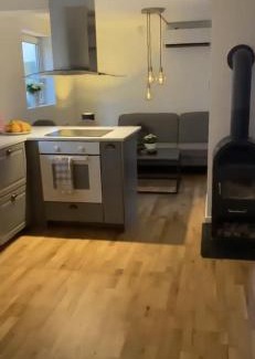 Saro House | Litet charmigt hus på hästgård