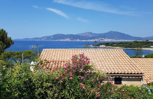 Porticcio House | Little Villa "La Maredda" in Porticcio with sea view terrace and beach at 250m!