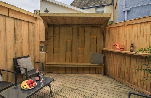 Criccieth Cottage | LITTLE BAKEHOUSE, pet friendly, with open fire in Criccieth