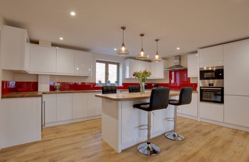 Sutton Valence House | Little Barn - Four Bedroom House, Sleeps 8