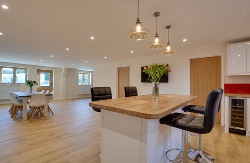 Sutton Valence House | Little Barn - Four Bedroom House, Sleeps 8