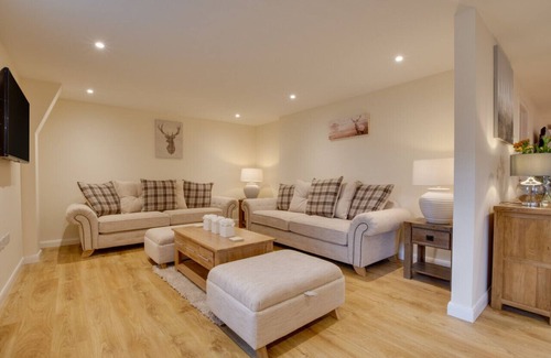 Sutton Valence House | Little Barn - Four Bedroom House, Sleeps 8