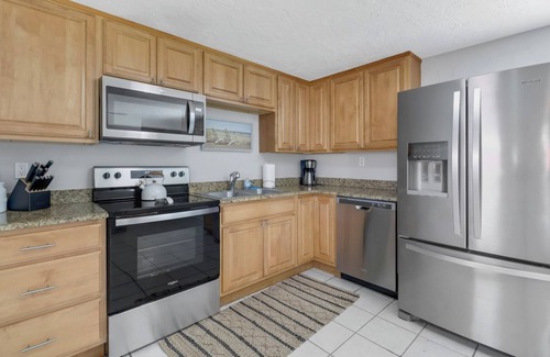 Naples Park Cottage | Little Beach House w/POOLandSPA - Vanderbilt Beach