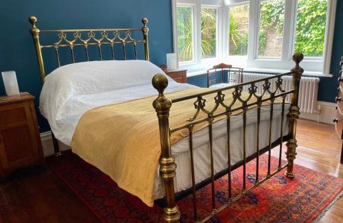 Eastbourne Seafront House | Little Chelsea Garden Flat