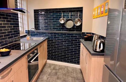 Eastbourne Seafront House | Little Chelsea Garden Flat