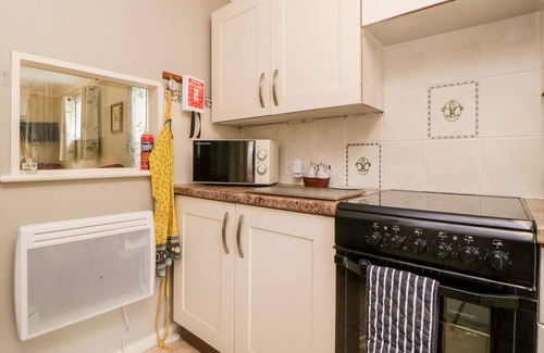Dousland Cottage | LITTLE CLAREMONT, pet friendly, with a garden in Yelverton