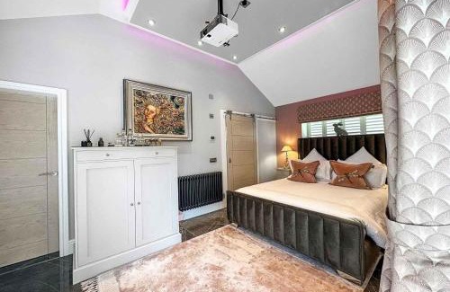 West Laroch Cabin | Little Fox Lodge Luxury Hideaway with Hot Tub Glencoe Near Fortwilliam