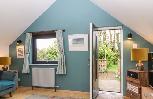 Liskeard Cottage | LITTLE FURSDON APARTMENT, pet friendly, with hot tub in Pensilva