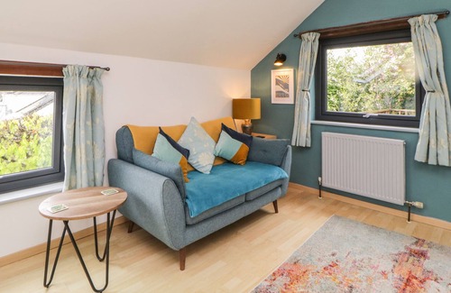 Liskeard Cottage | LITTLE FURSDON APARTMENT, pet friendly, with hot tub in Pensilva