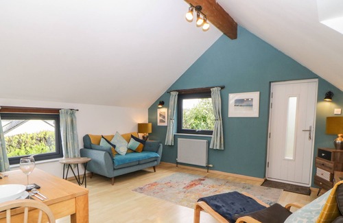 Liskeard Cottage | LITTLE FURSDON APARTMENT, pet friendly, with hot tub in Pensilva