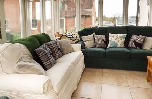 Wall-under-heywood House | LITTLE HOMEFIELD, romantic, with a garden in Cardington