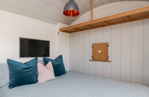 Lympsham Cottage | LITTLE HUT, romantic, character holiday cottage in Lympsham