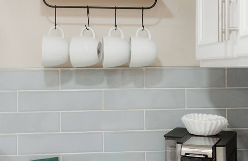 Carpentersville Apartment | Little Lady On Lincoln- FULLY stocked Coffee Bar
