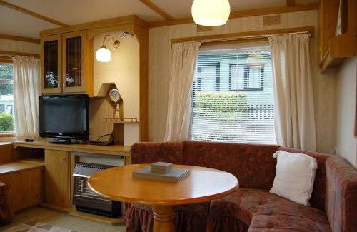 Bryn-crug House | Little Oak Place Caravan A26 at The Woodlands