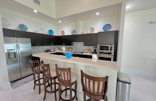 Alice Town House | Little Palm Villa-Bimini Private Island House 607