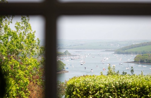 Salcombe Cottage | Little Pebble - a house that sleeps 2 guests in 1 bedroom