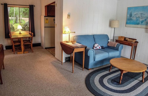 Camden Cabin | LITTLE PINES - Town of Camden - Megunticook Lake