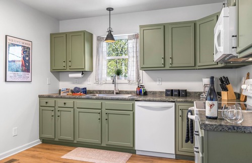 Fairview House | Little Pisgah Sunrise by AvantStay | Mountain View