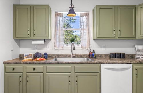 Fairview House | Little Pisgah Sunrise by AvantStay | Mountain View
