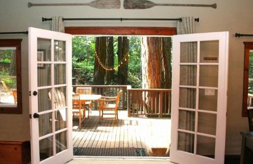 Northwood House | Little Red House! Redwoods! Hot Tub! BBQ! Fast WiFi! Multiple Decks! Near Golf Course! Dog Friendly!