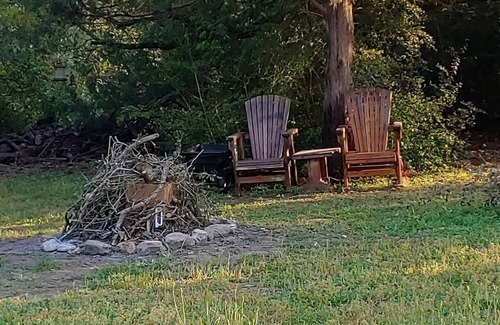 Camp Swift House | Little Rv in Bastrop. 3 miles from Lake Bastrop. Fire Pit , Fresh eggs available