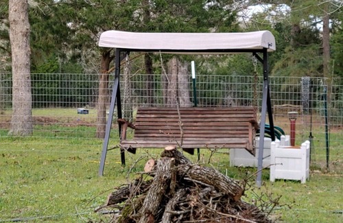 Camp Swift House | Little Rv in Bastrop. 3 miles from Lake Bastrop. Fire Pit , Fresh eggs available