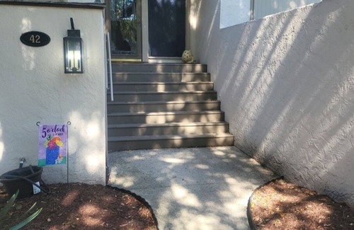 Georgetown Condo | Little slice of heaven 2-bedroom condo in superb Georgetown with deck on lake