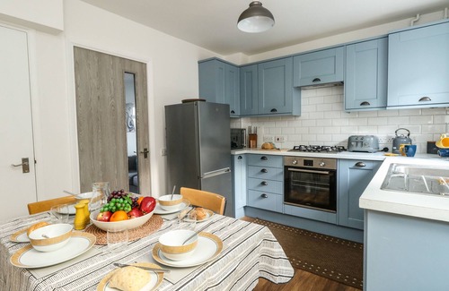 Weymouth House | LITTLE TERN, pet friendly, with a garden in Brewers Quay Harbour