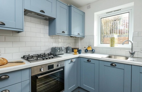 Weymouth House | LITTLE TERN, pet friendly, with a garden in Brewers Quay Harbour
