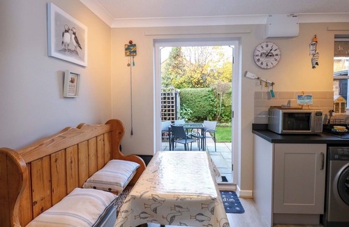 Hunstanton Cottage | LITTLE WASH COTTAGE, pet friendly, with a garden in Hunstanton