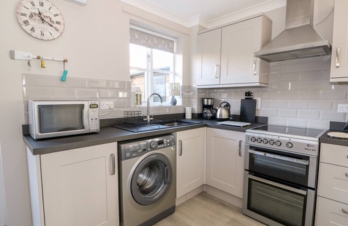 Hunstanton Cottage | LITTLE WASH COTTAGE, pet friendly, with a garden in Hunstanton