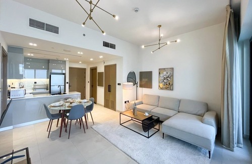 Downtown Dubai Apartment | Livbnb-Classy 2B w/Jacuzzi & BurjKhalifa View