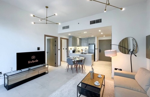 Downtown Dubai Apartment | Livbnb-Classy 2B w/Jacuzzi & BurjKhalifa View