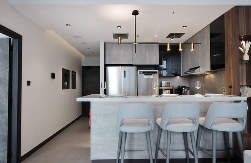 Jumeirah Lake Towers Apartment | Livbnb-Embrace Luxury and Comfort in Prime 1BR,JLT