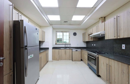Dubai Villa | Livbnb-Exquisite 4BR Villa with Maid's Room in Jumeirah Islands Cluster 23