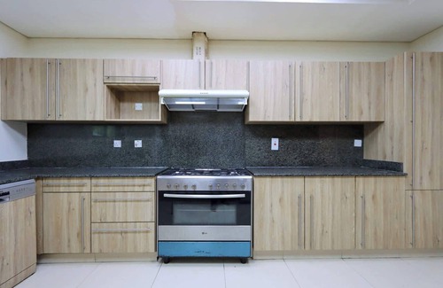 Dubai Villa | Livbnb-Exquisite 4BR Villa with Maid's Room in Jumeirah Islands Cluster 23