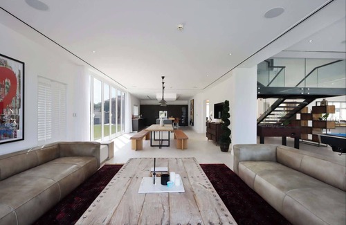 Dubai Villa | Livbnb-Luxurious Family Getaway, 6BR Villa