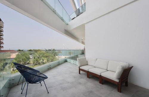 Palm Jumeirah Apartment | Livbnb-Tranquil 1B Steps to PalmBoardwalk Sea View