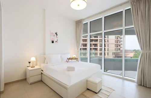 Palm Jumeirah Apartment | Livbnb-Tranquil 1B Steps to PalmBoardwalk Sea View