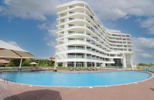 Palm Jumeirah Apartment | Livbnb-Tranquil 1B Steps to PalmBoardwalk Sea View