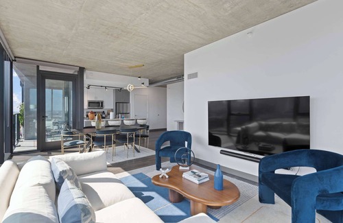 West Loop Apartment | Live in Luxe: West Loop 2BR w/Top Amenities
