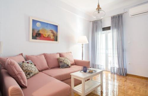 Kinosargous Apartment | Live like a local, next to Acropolis!